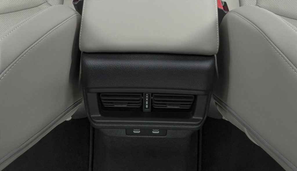 Honda Accord Hybrid 2023 interiores, salida de aire en segunda fila