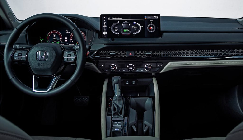 Honda Accord Hybrid 2023 interiores, tablero, pantalla a color, consola central y volante