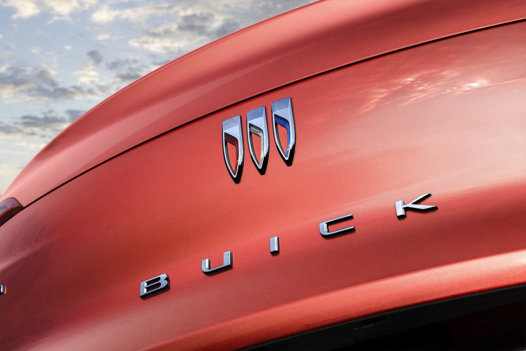 Buick Envista 2024 en México - diseño exterior parte posterior emblema y logotipo