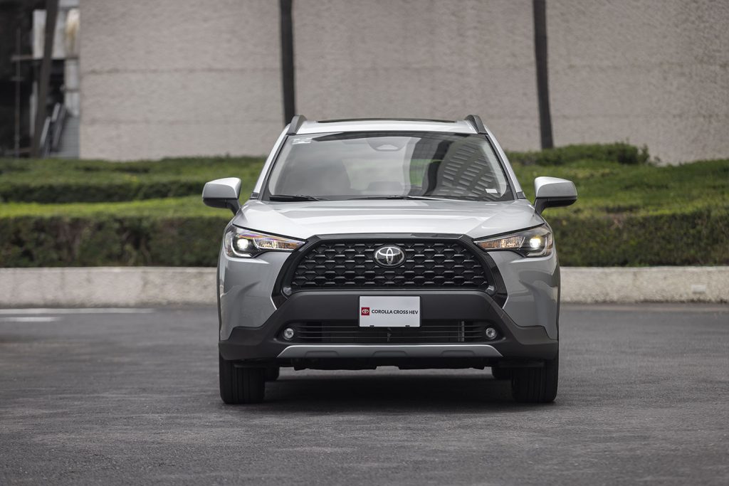 Toyota Corolla HEV 2023 en México - Diseño exterior parte frontal con parrilla de frente