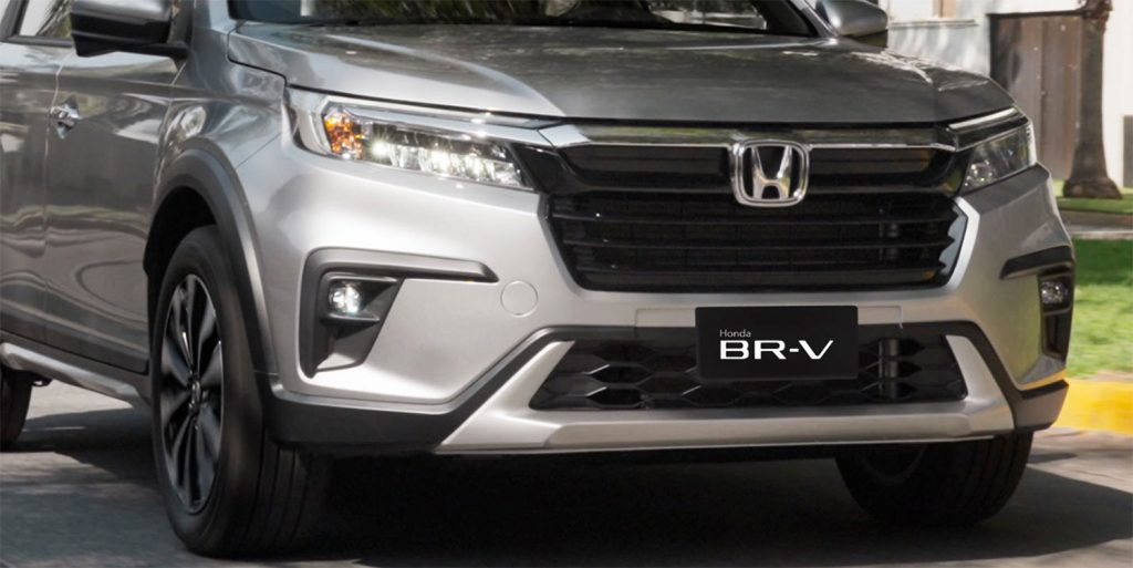 Honda BR-V 2024 en México, color plata parte frontal parrilla