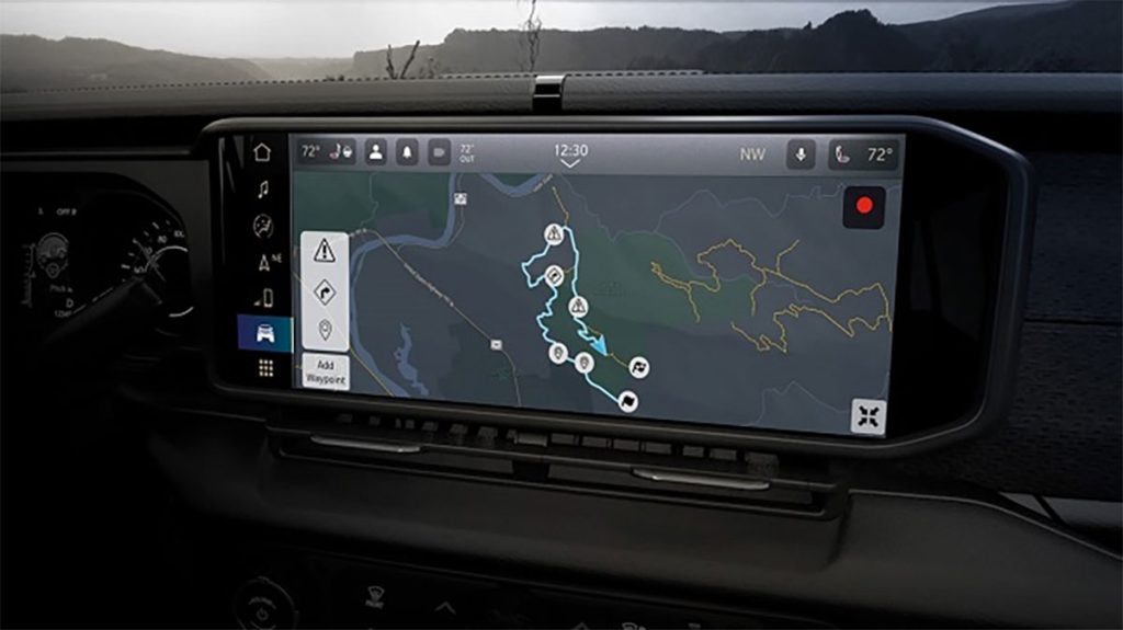 Jeep Wrangler Sky-Freedom 2024 en México - interior, pantalla touch resistente con navegación, Android Auto y Apple CarPlay inalámbricos