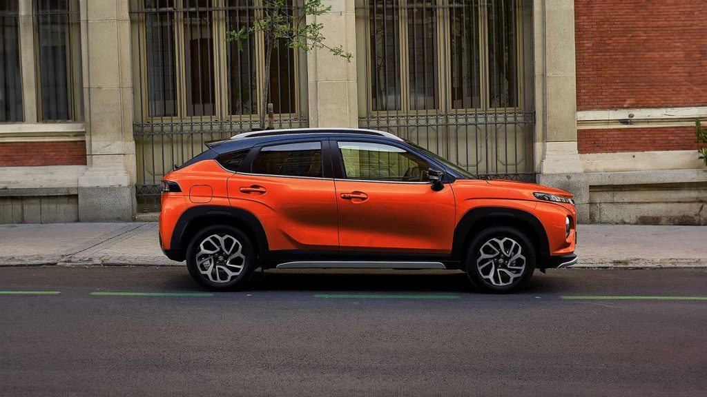 Suzuki Bronx 2024 en México - diseño exterior lateral derecho con rines