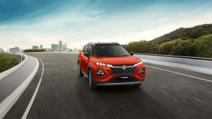 Suzuki Bronx 2024 en México - diseño exterior de frente en carretera