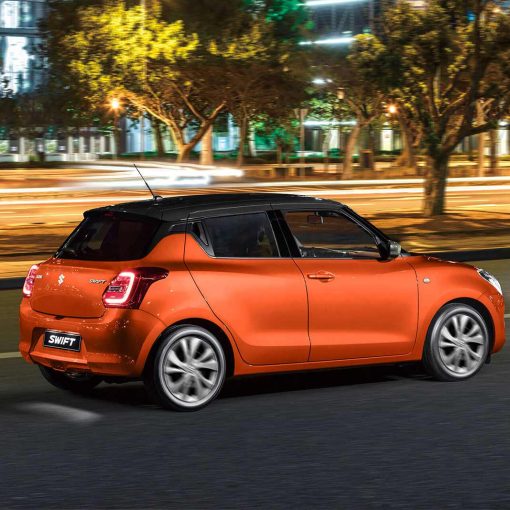 Suzuki Swift BoosterGreen 2024 exterior color bitono naranja negro - En calle