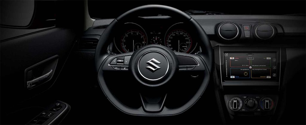 Suzuki Swift BoosterGreen 2024 - volante con controles de audio