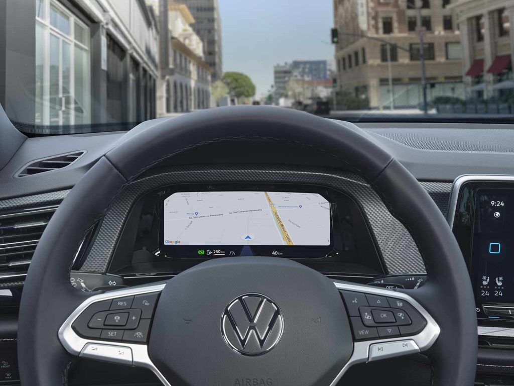Volkswagen Cross Sport 2024 en México - diseño interior, pantalla de información a color con mapas de navegación