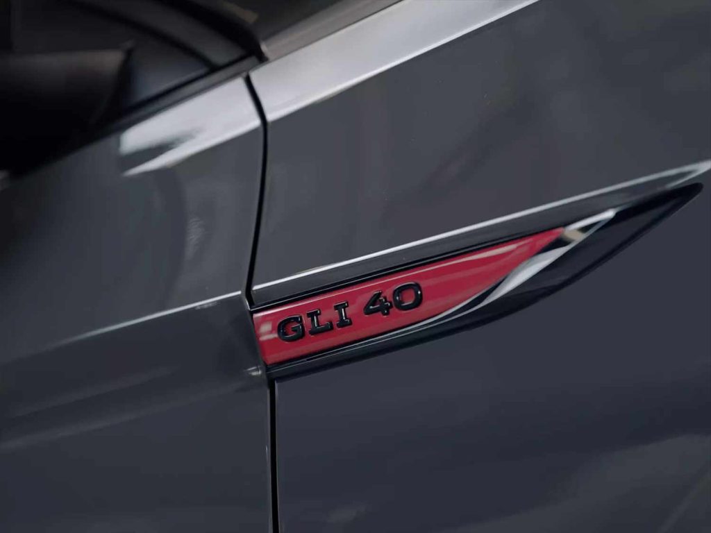 Volkswagen Jetta GLI 40 Aniversario 2024 en México - Emblema GLI 40 en exterior