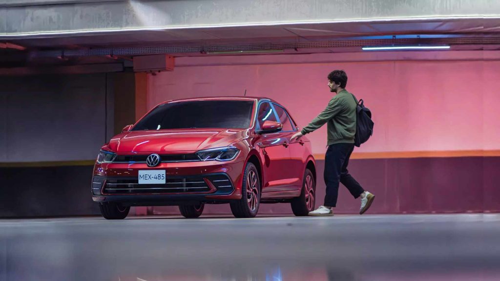 Volkswagen Polo 2024 en México - renovado diseño exterior y versión tope de gama en color rojo