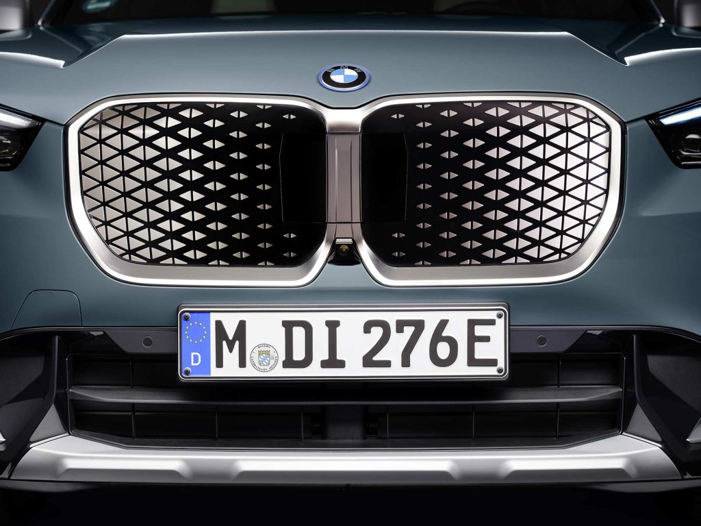 BMW iX1 eDrive20 2024 - parrilla frontal, entramado de frente