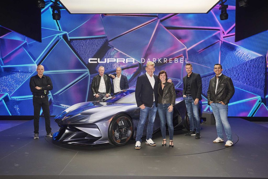 CUPRA DarkRebel concept - en la presentación en vivo y en directivos del Grupo Volkswagen