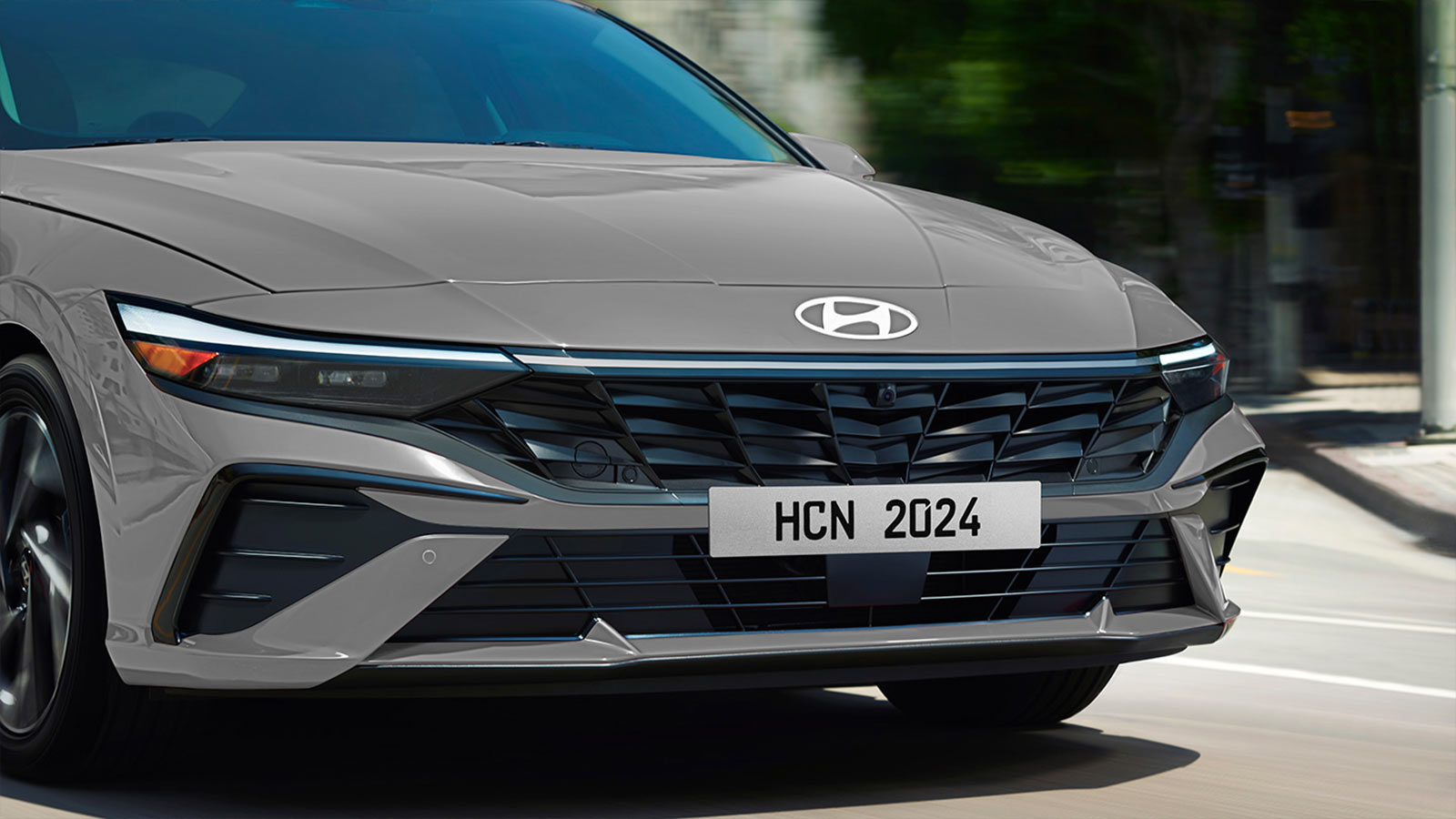 Hyundai Elantra 2024 en México - exterior, renovada parrilla frontal con acabados en cromo y de colore negro