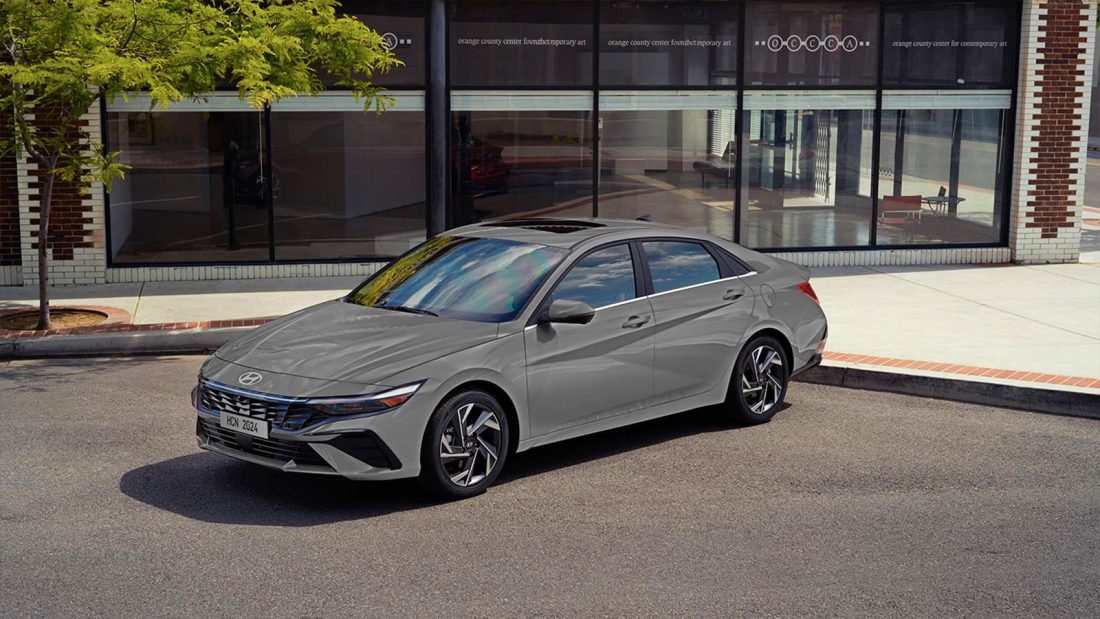 Hyundai Elantra 2024 en México - exterior, renovado con diseño moderno