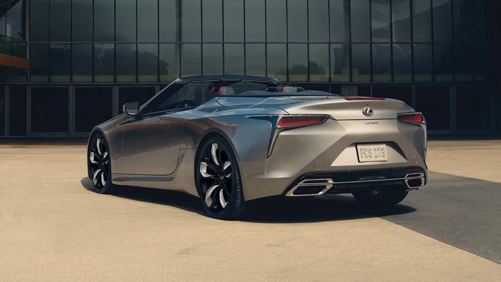 Lexus LC 500 2024 en México - versión convertible parte trasera estacionado