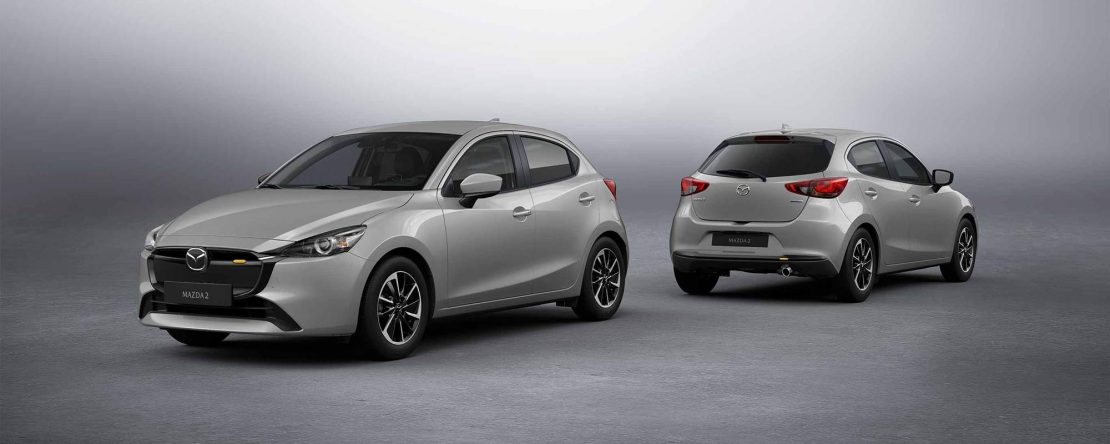 Mazda 2 Hatchback 2024 en México - color blanco aperlado, diseño exterior frontal y posterior