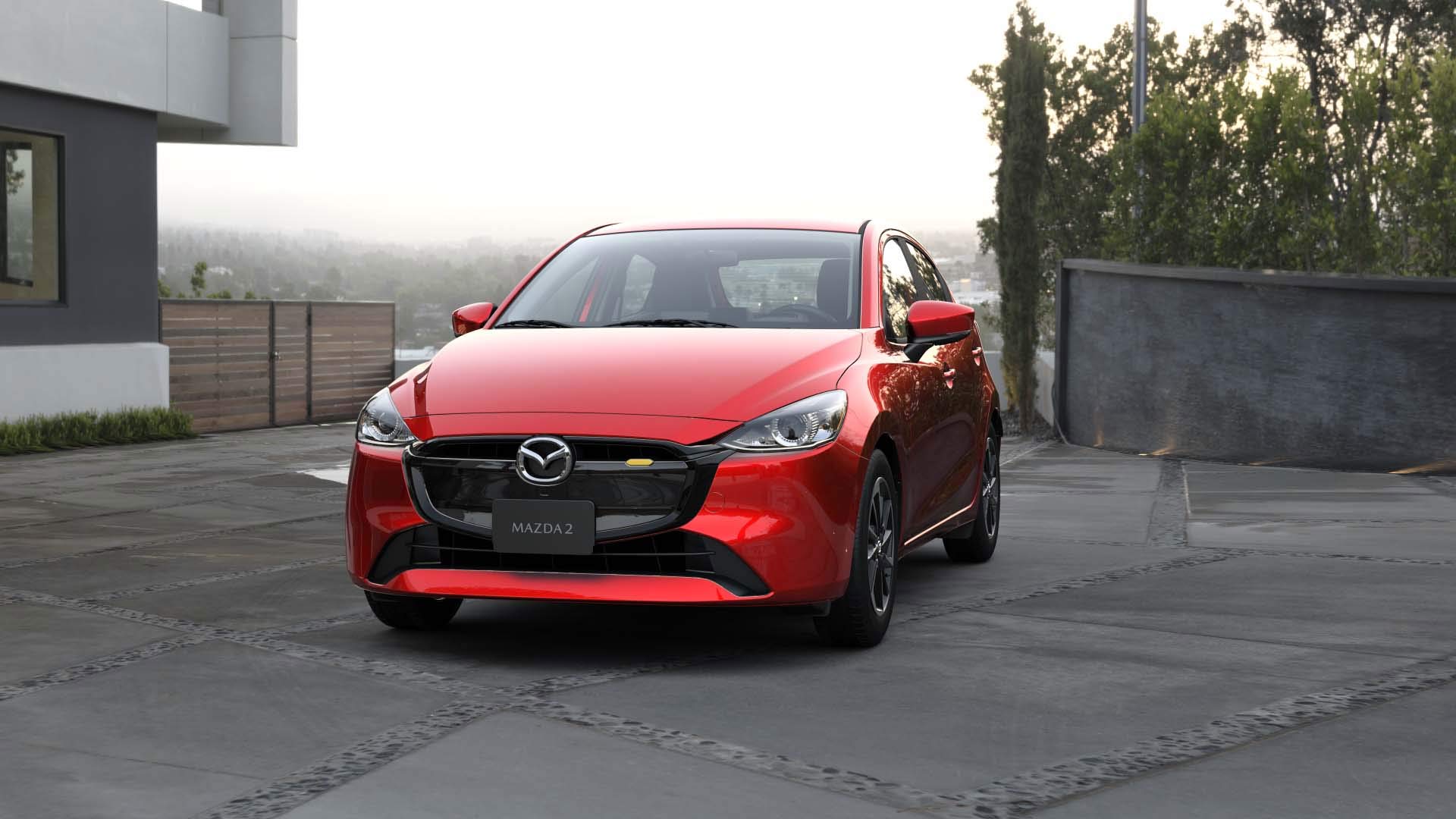 Mazda 2 Hatchback 2024 en México - color rojo, nuevo frente con parrilla en color negro