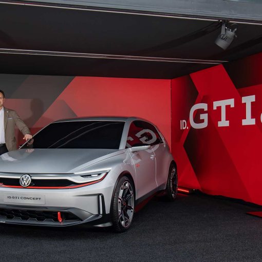 Volkswagen ID. GTI Concept en su presentación por parte del CEO del Grupo Volkswagen Oliver Blume