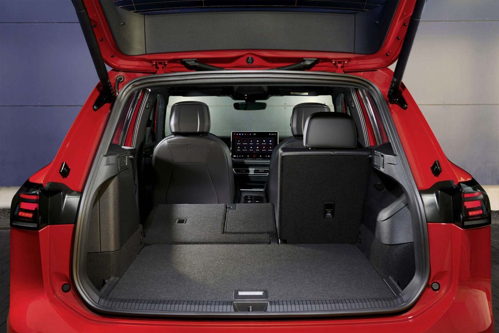 Volkswagen Tiguan 2025 color roja - cajuela, maletero amplio
