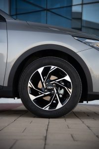 Kia K3 Sedán 2024 en México - Exterior, diseño de rines de aluminio