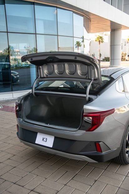 Kia K3 Sedán 2024 en México Interior, cajuela abierta Autos Actual