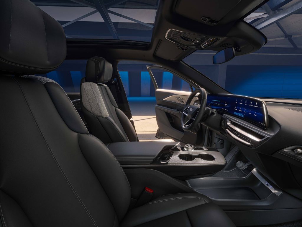 Cadillac LYRIQ 2024 en México, la SU 100% eléctrica: diseño interior, asientos frontales