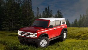Ford Bronco Heritage 2023 en México, color blanco con negro