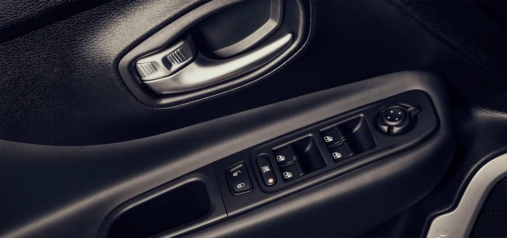 Jeep Renegade 2024 en México - diseño interior, controles de cristales eléctricos y seguros
