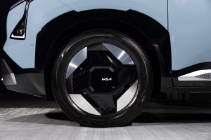 KIA EV5 SUV eléctrico de producción - diseño exterior, rines