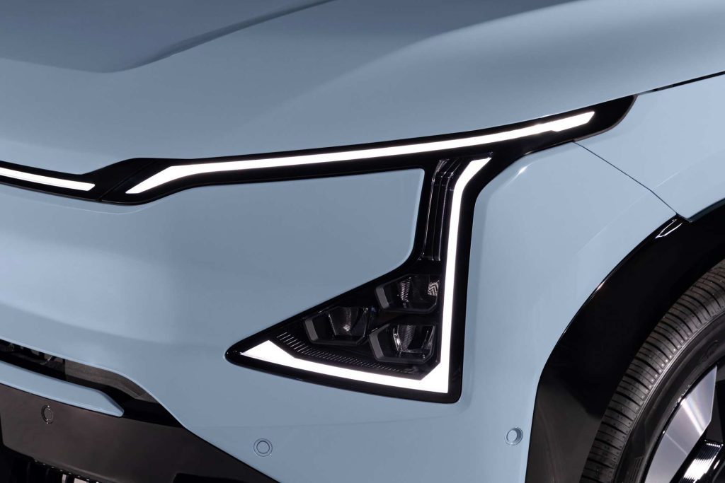 KIA EV5 SUV eléctrico de producción - diseño exterior, parte frontal con faros LED
