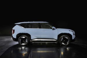 KIA EV5 SUV eléctrico de producción - diseño exterior, parte lateral