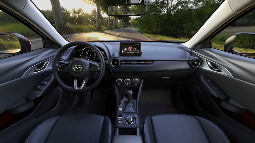 Mazda CX-3 2024 en México - interiores, consola central, tablero, palanca de velocidades, pantalla touch