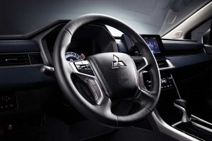 Mitsubishi Xpander 2024 en México - interiores, volante con controles