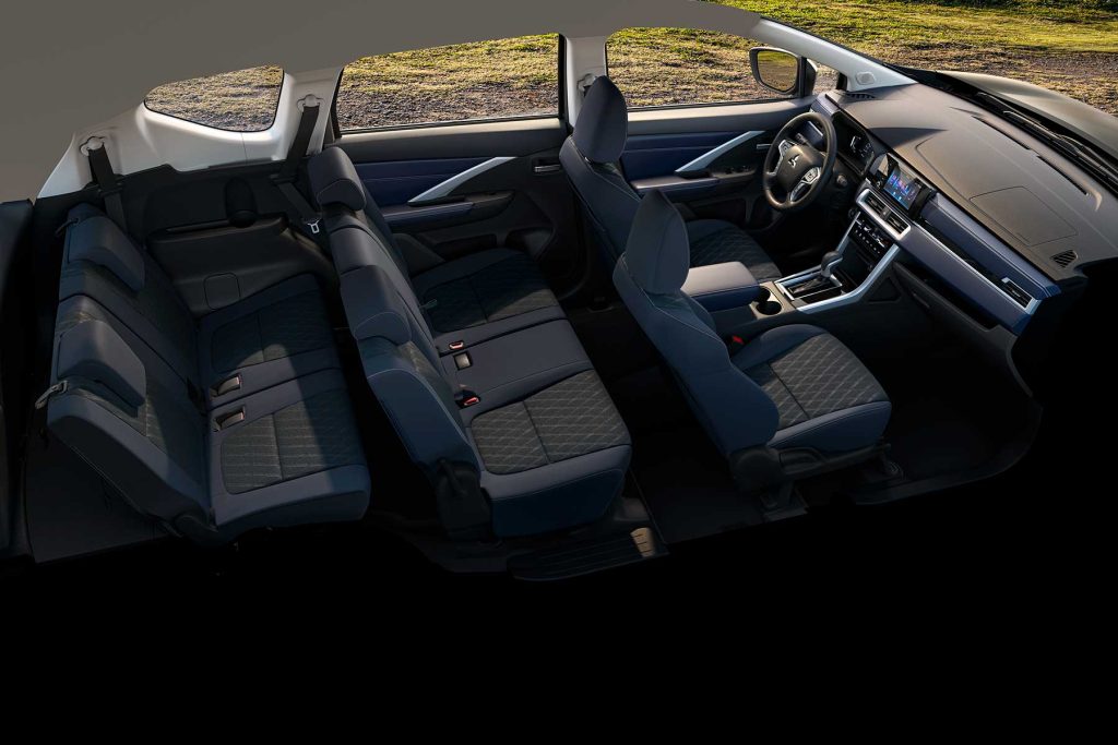 Mitsubishi Xpander 2024 en México - interiores, mostrando las tres filas de asientos