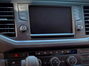 Volkswagen e-Crafter 2023 Cargo Van eléctrico - diseño interior, pantalla touch