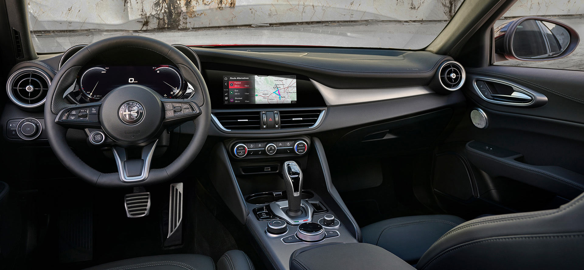 Alfa Romeo Giulia 2024 en México - interior con pantalla de información a color, tablero, pantalla de entretenimiento, palanca