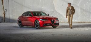 Alfa Romeo Giulia 2024 en México - exterior, de frente y lateral color rojo