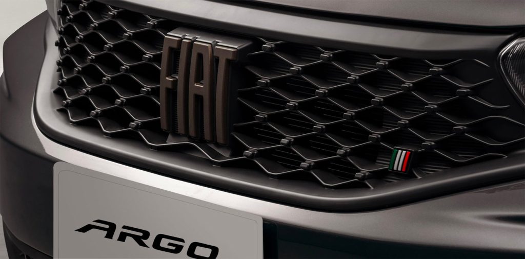 Fiat Argo 2024 en México - diseño exterior, parrilla frontal con emblema FIAT