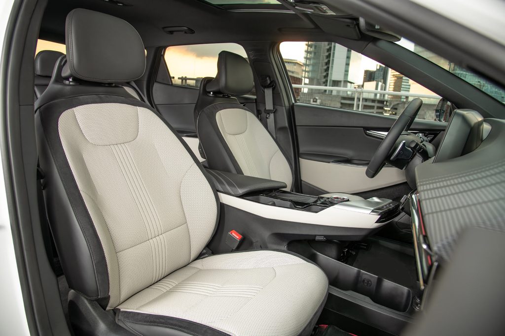 Kia EV6 GT-Line 2024 en México - diseño interior, asientos frontales
