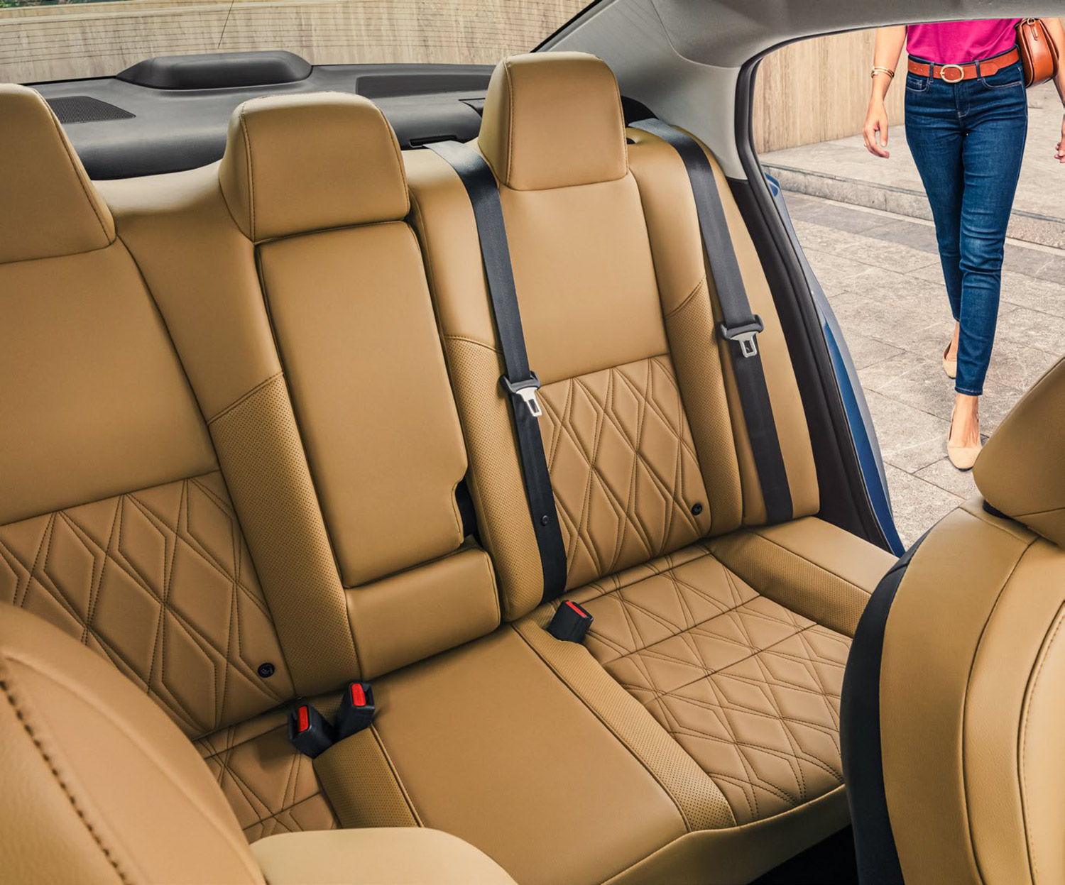 Nissan Sentra 2024 en México - interiores, asientos en piel