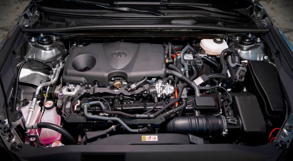 Toyota Camry 2025 motor totalmente híbrido eléctrico