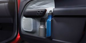 Ford Maverick Híbrida 2024 en México - interior, espacios para termos en puertas