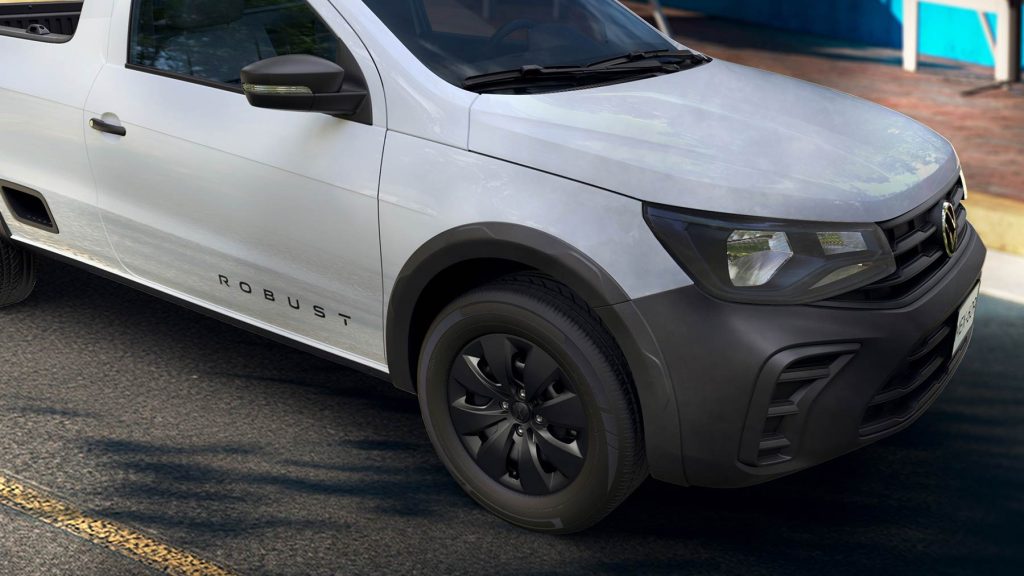 Volkswagen Saveiro 2024 en México - versión Robust Color blanco de frente y rines con tapones oscuros