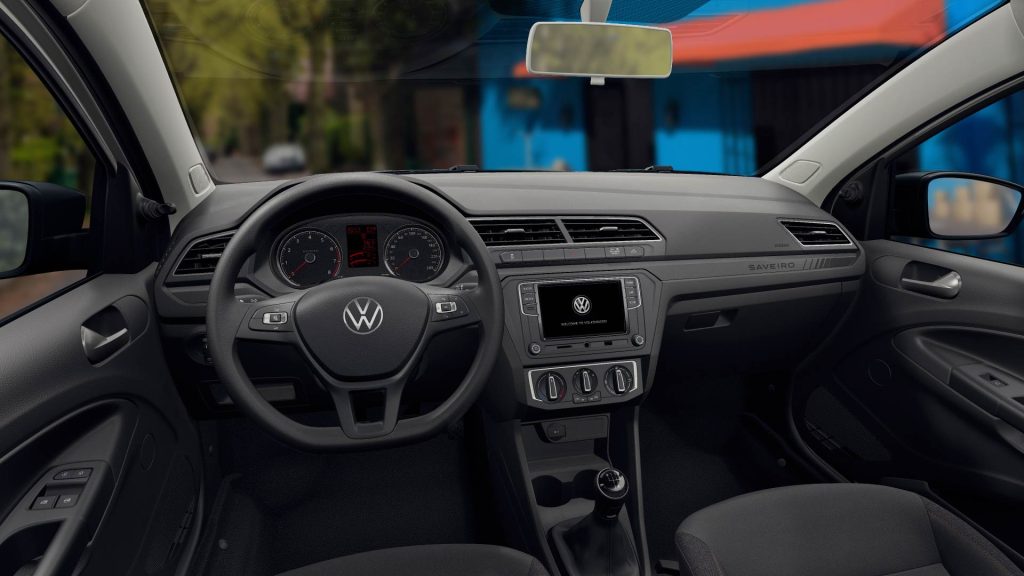 Volkswagen Saveiro 2024 en México - interiores - volante, pantalla, palanca