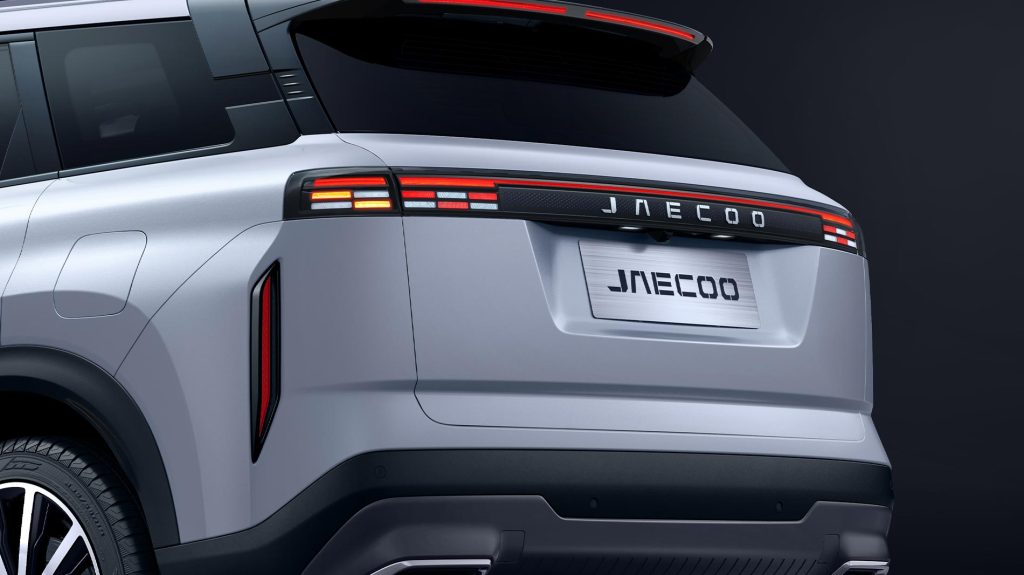 Jaecoo 7 2024 en México color blanco - parte posterior con faros LED