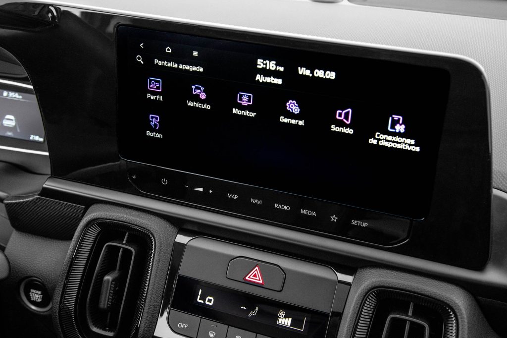 Kia Sonet 2024 México - diseño interior - pantalla con Android Auto y Apple CarPlay