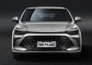 Baic U5 Plus en México - versión a gasolina - diseño exterior - de frente, faros LED, parrilla, defensa