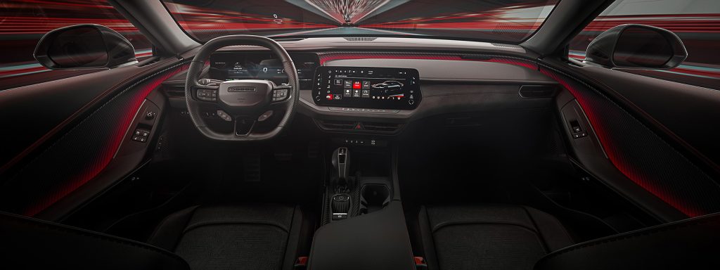 Dodge Charger 2024 eléctrico - interior, pantalla, volante