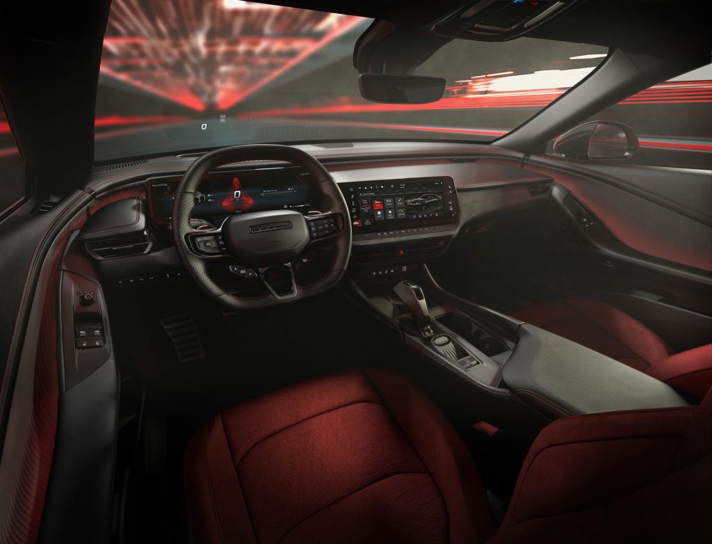 Dodge Charger 2024 eléctrico - interior, pantalla, volante, palanca, consola, tablero