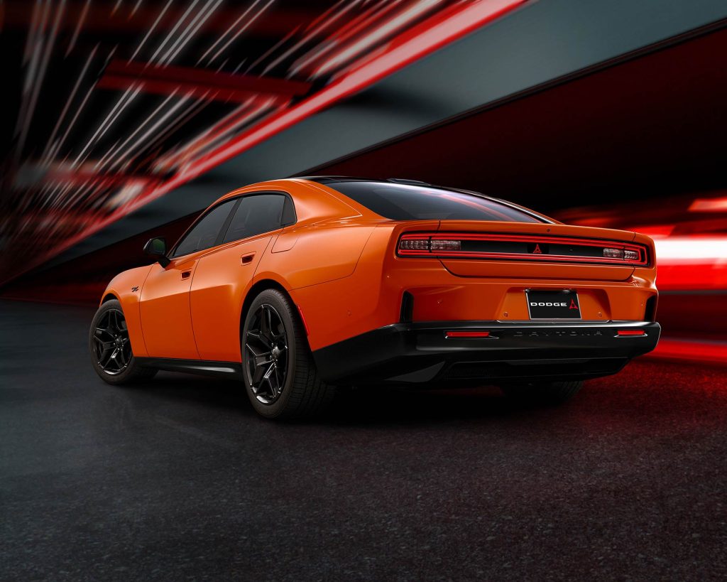 Dodge Charger 2024 eléctrico - color naranja