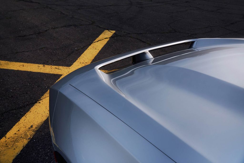 Dodge Charger 2024 eléctrico - exterior - color plata - posterior